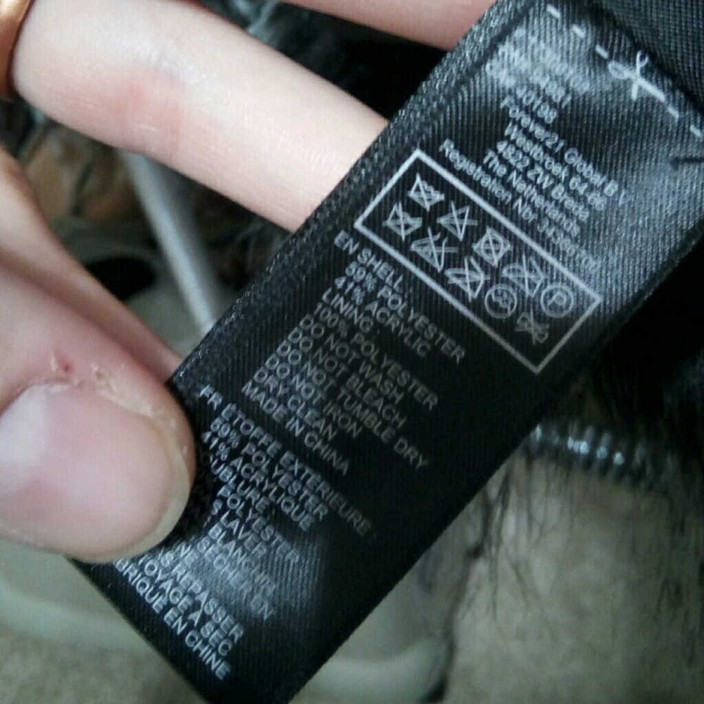 🔥NWOT Zippered Faux Fur Vest🔥 - Picture 4 of 7